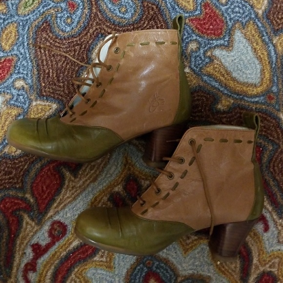 Fluevog Shoes - John Fluevog peach and olive operetta bartolis 6.5